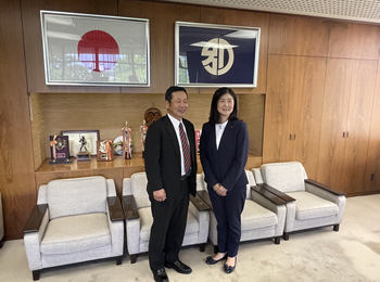 左:加藤議長 右:日名子副議長の写真