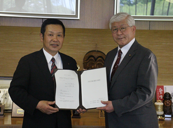 左:加藤議長 右:市原前議長の写真